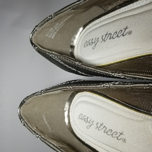 Quilted Shimmer heeled dress shoe. - Picture 8 of 13